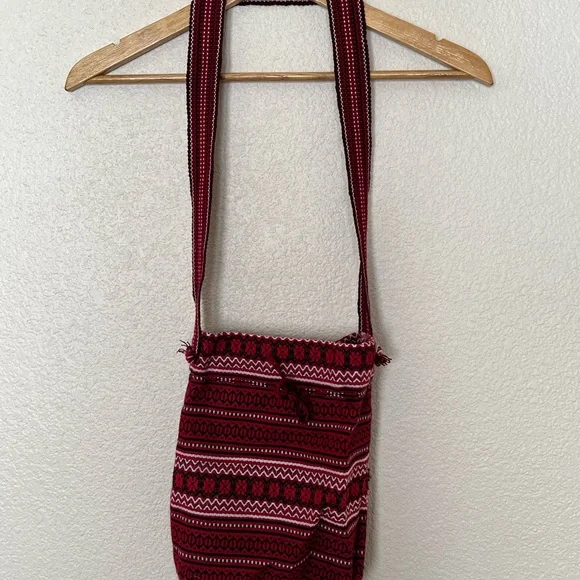 Handmade | Moldovan Knit Bucket Shoulder Bag - Picture 4 of 14